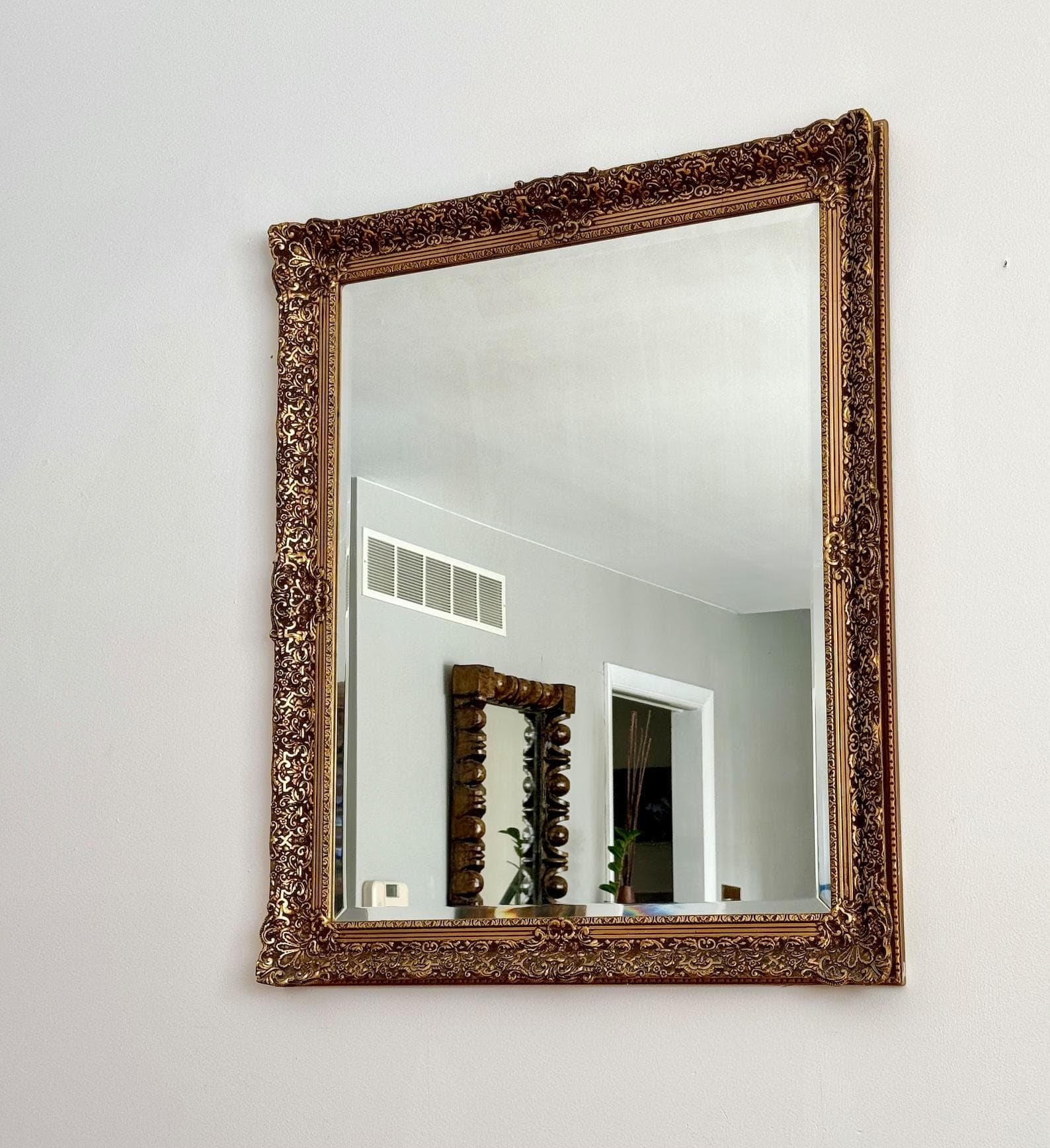 Vintage Victorian Style Mirror: Ornate Golden Frame Accent